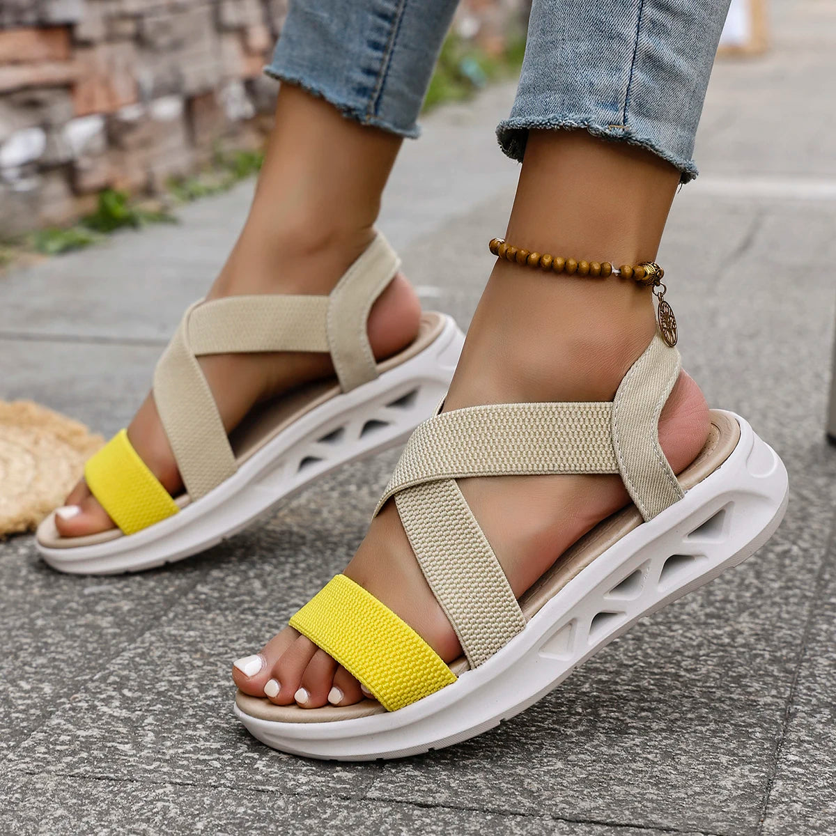 Sandalias con cuña 2025