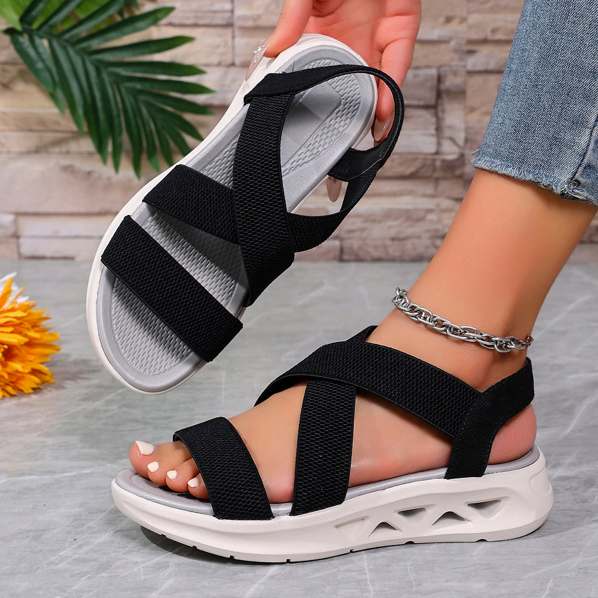 Sandalias con cuña 2025