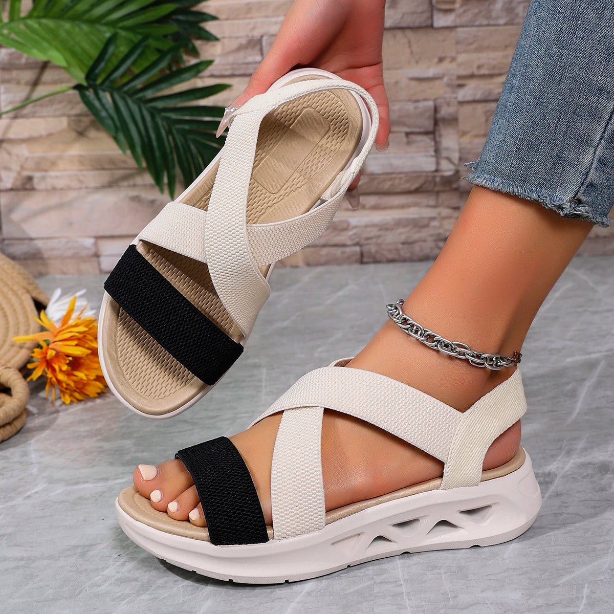 Sandalias con cuña 2025