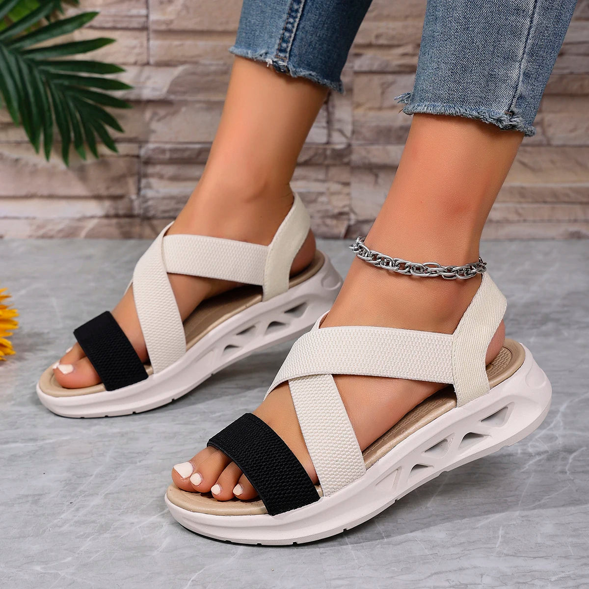 Sandalias con cuña 2025